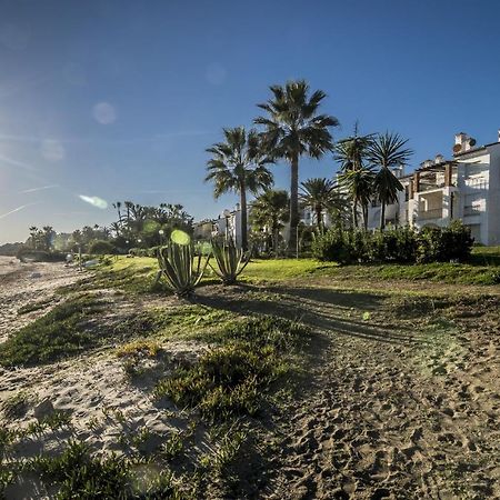 Hb - Comfortable Beachfront Holiday Apartment Estepona Exteriör bild