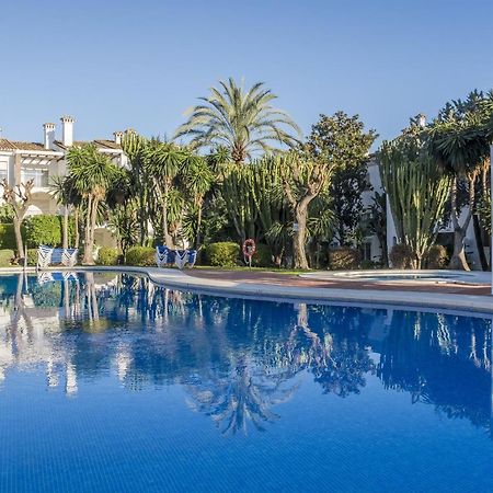 Hb - Comfortable Beachfront Holiday Apartment Estepona Exteriör bild