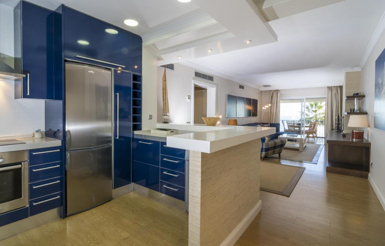 Hb - Comfortable Beachfront Holiday Apartment Estepona Exteriör bild