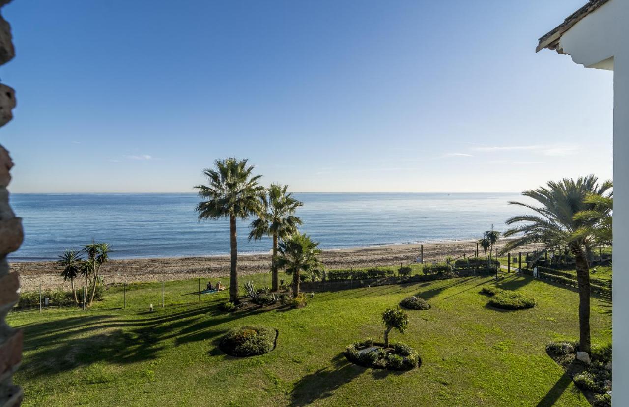 Hb - Comfortable Beachfront Holiday Apartment Estepona Exteriör bild