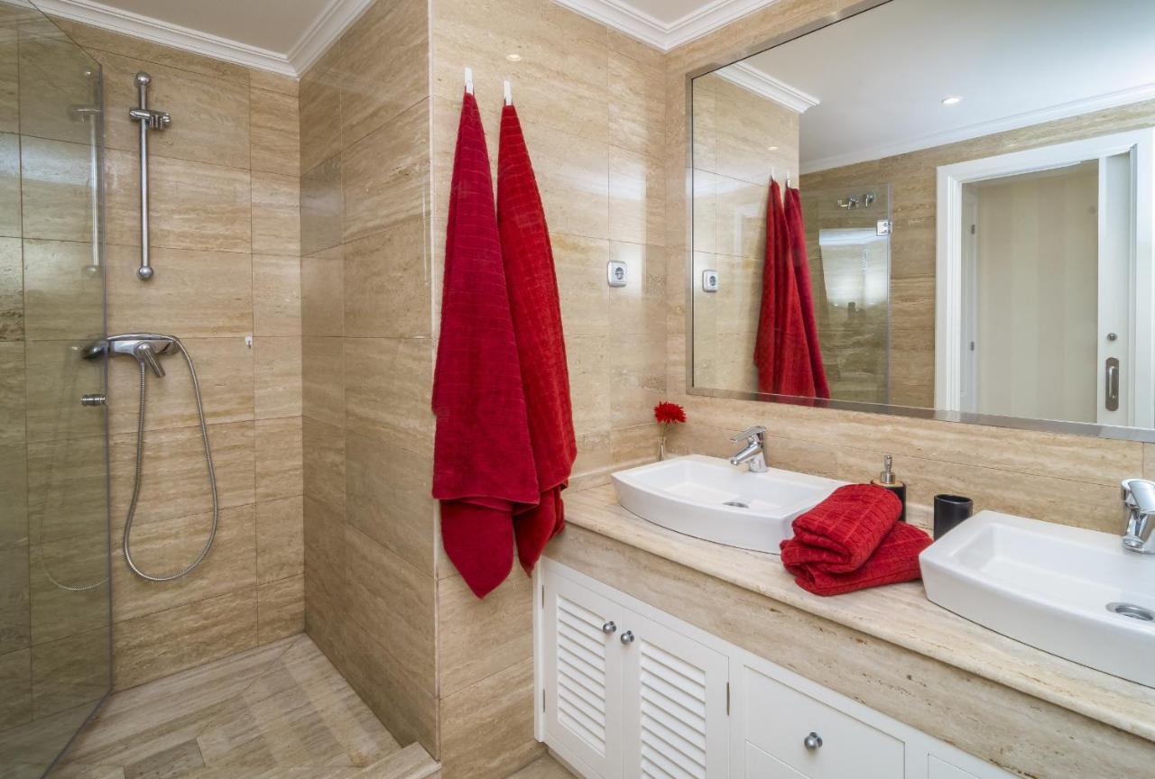 Hb - Comfortable Beachfront Holiday Apartment Estepona Exteriör bild