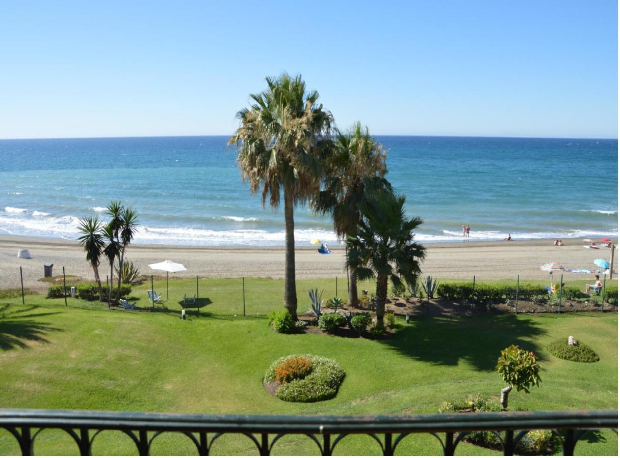 Hb - Comfortable Beachfront Holiday Apartment Estepona Exteriör bild