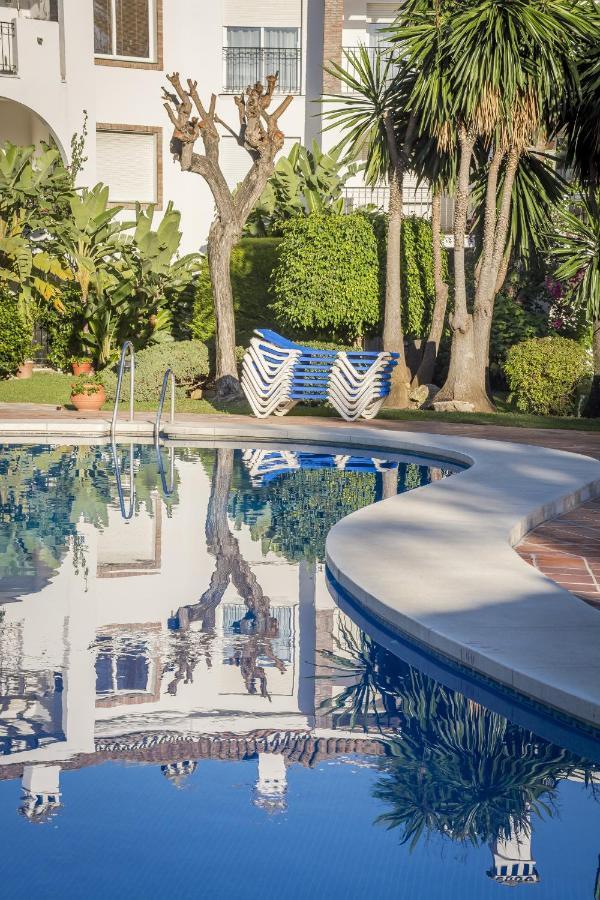 Hb - Comfortable Beachfront Holiday Apartment Estepona Exteriör bild