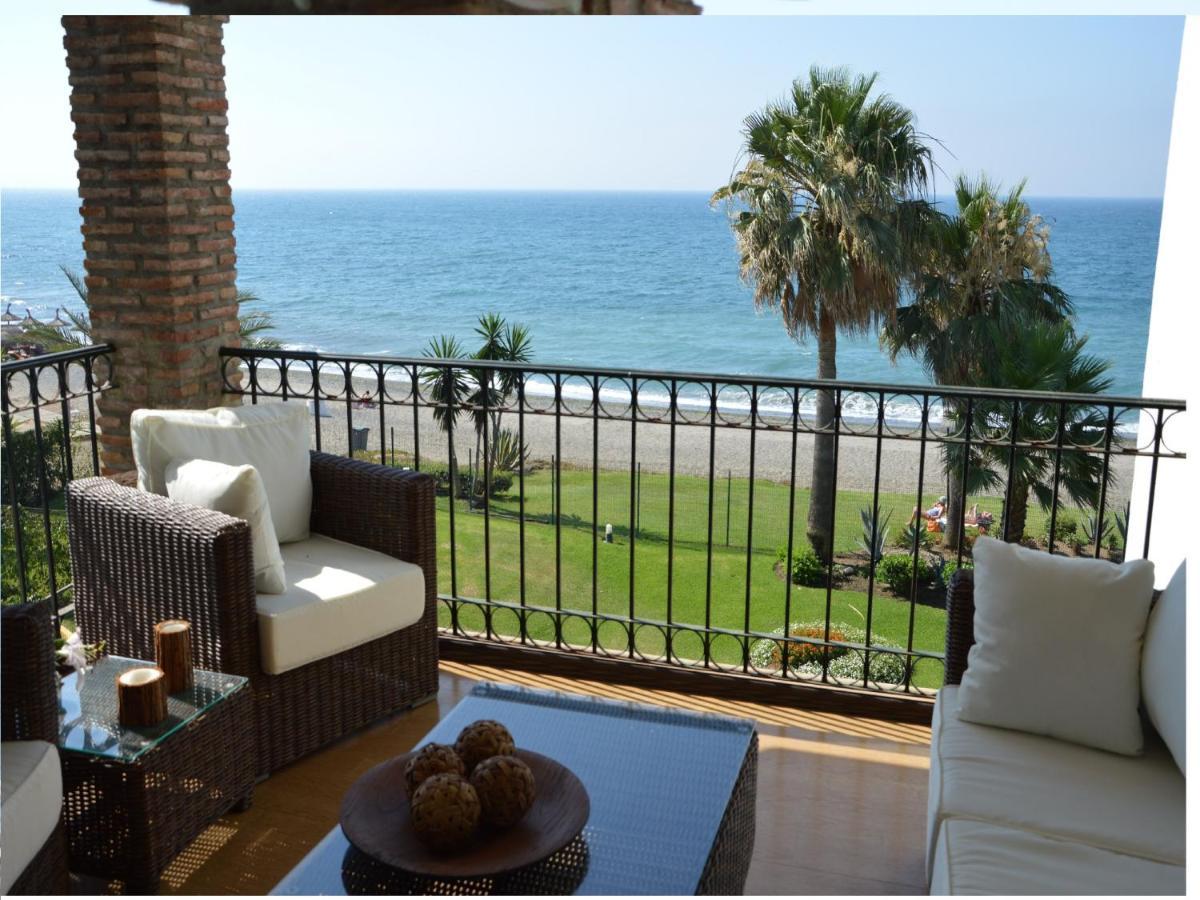 Hb - Comfortable Beachfront Holiday Apartment Estepona Exteriör bild